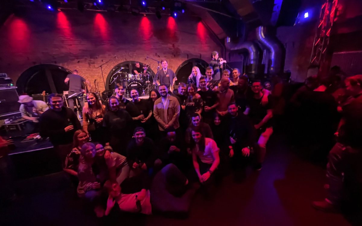 Commander Jules Band und Crew